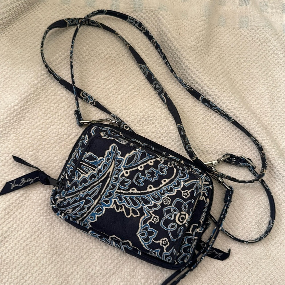 Vera Bradley navy quilted mini bag EUC